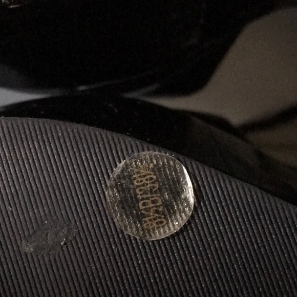 Jessica Simpson wedges with gold chain. - Picture 5 of 5